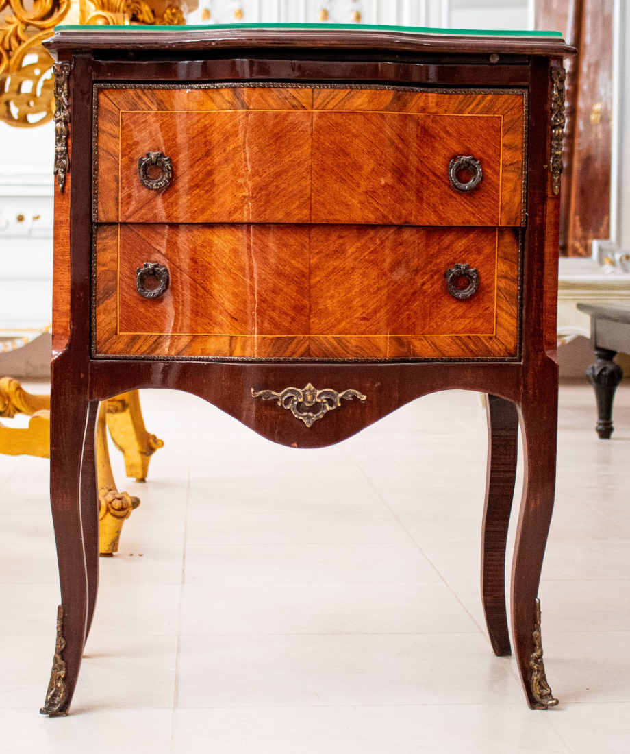 Commode vintage en bois sculpté – Image 2