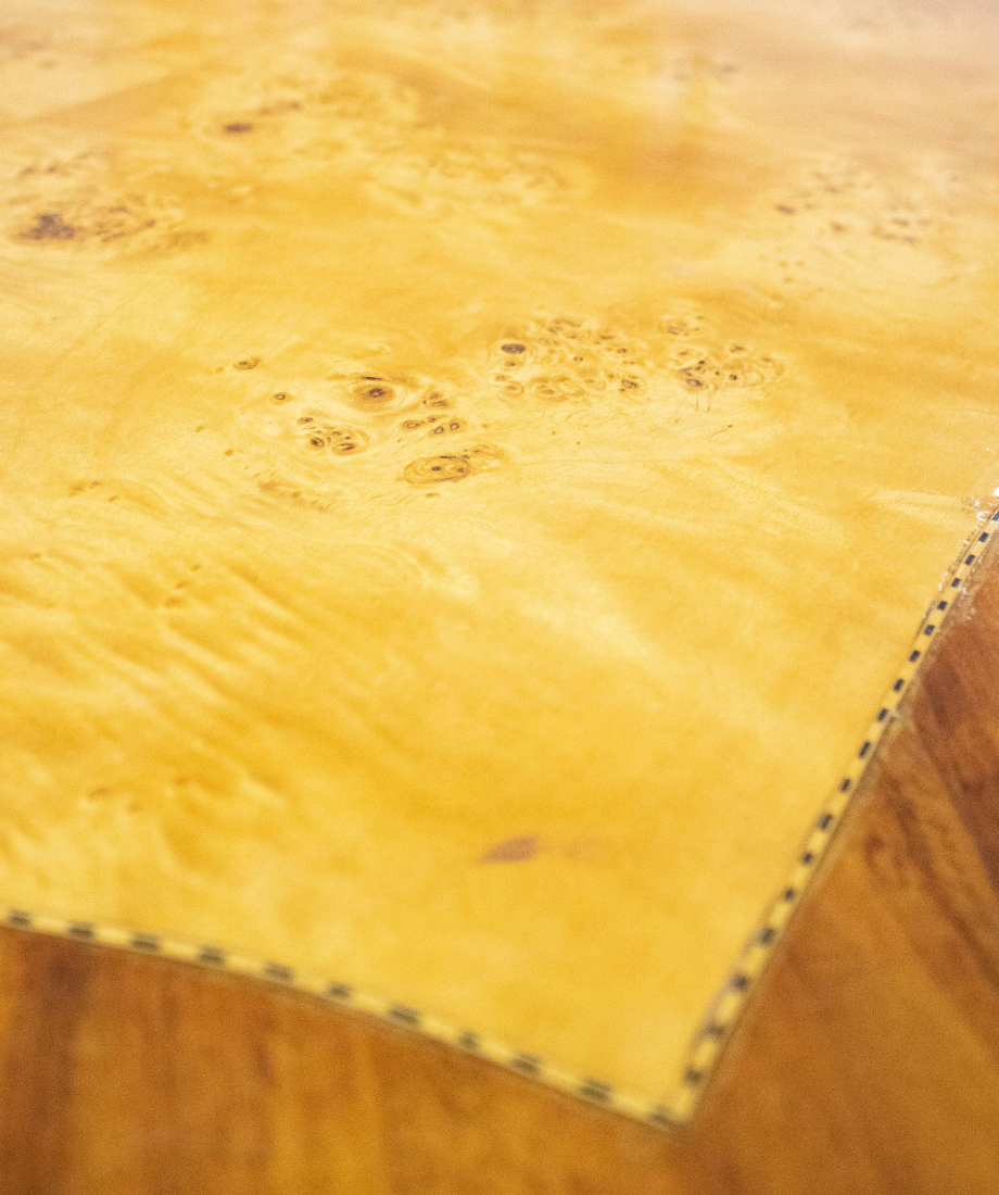 Bureau classique en bois massif avec tiroirs intégrés – Image 2