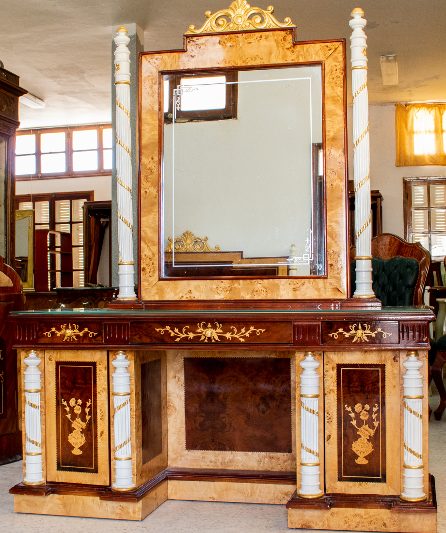 Commode en bois sculpté – Image 2